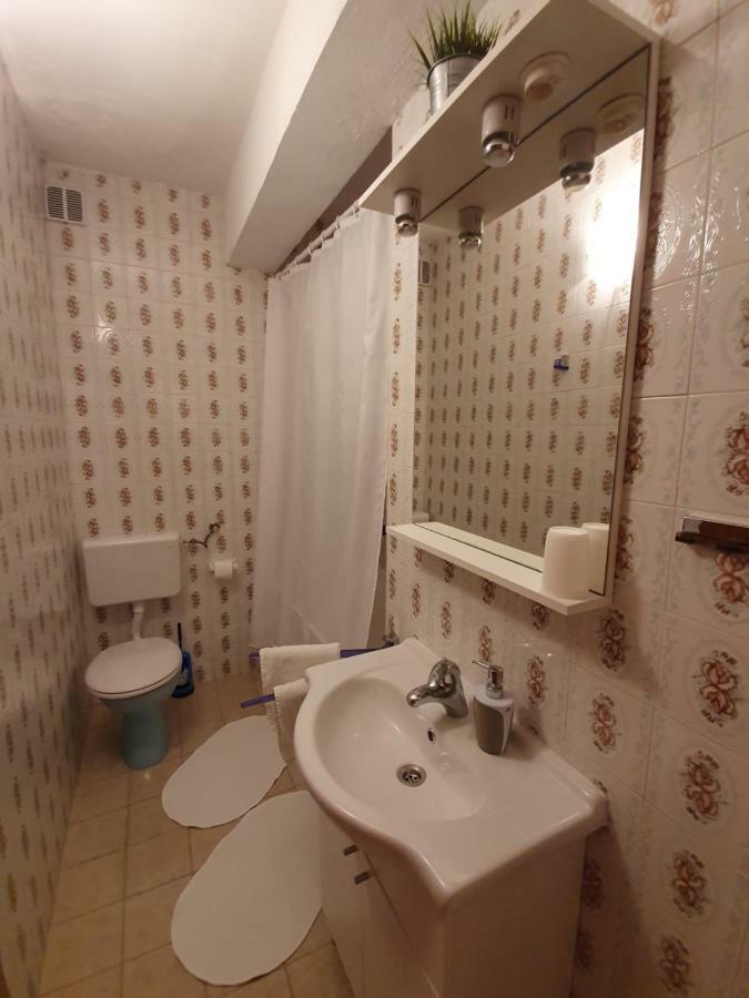 Apartmani Renata Brela Luaran gambar