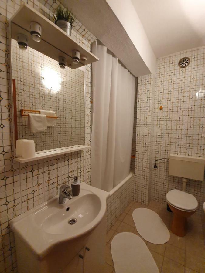 Apartmani Renata Brela Luaran gambar